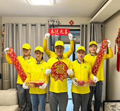 搬运帮搬家服务 - 师傅搬运家具上车